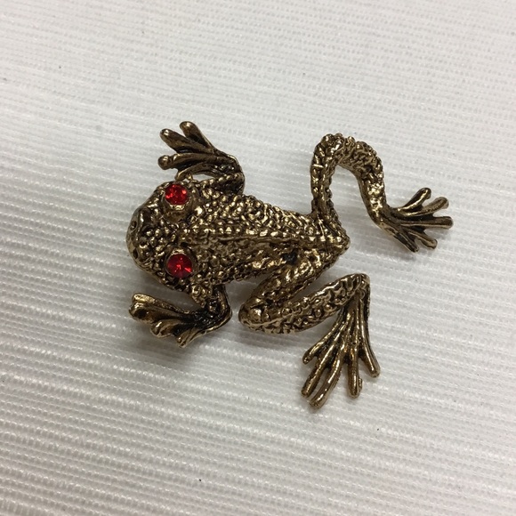 New Darling Gold Frog Brooch - Picture 4 of 5